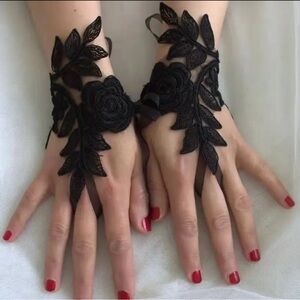 Chic Black Floral Lace Gloves